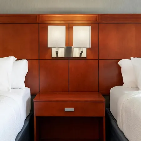 Courtyard By Marriott Pittsburgh Airport-3